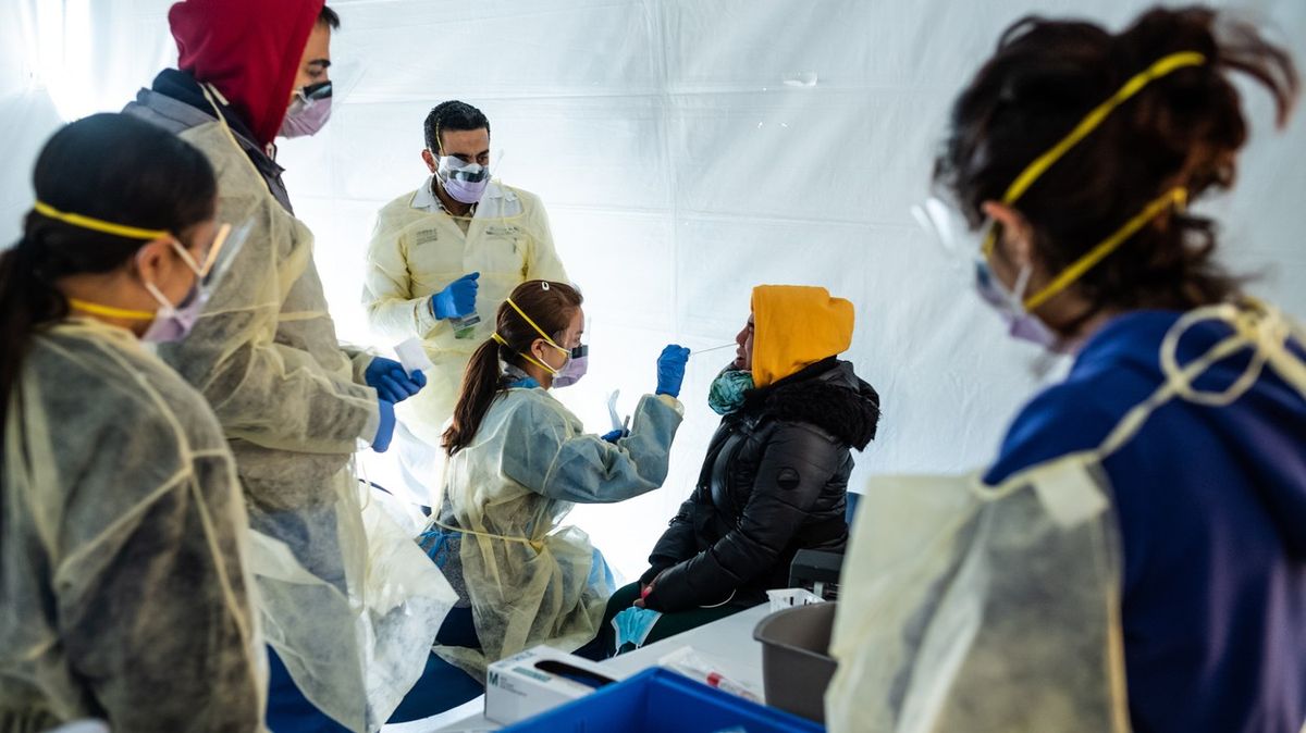 New York ve fotkách: Tak začal předpokládaný nejhorší týden pandemie v USA